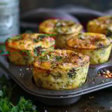 Mini-quiches sans pâte au brocoli et cheddar. Recette facile avec 4 ingrédients
