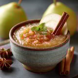 Compote maison avec des poires et des épices.