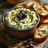 Tartinade de courgettes à la féta et aux olives noires.