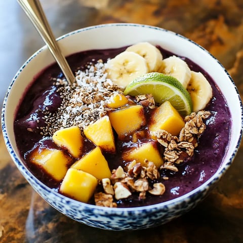 Bowl d'açaï aux fruits tropicaux - Recette fraîche et saine